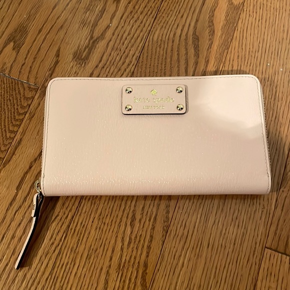 Light pink never been used Kate spade wallet - Picture 1 of 3